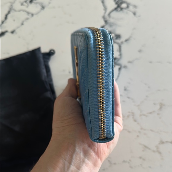 Yves Saint Laurent Blue Leather Zippy Long Wallet with Gold Logo - Picture 2 of 14